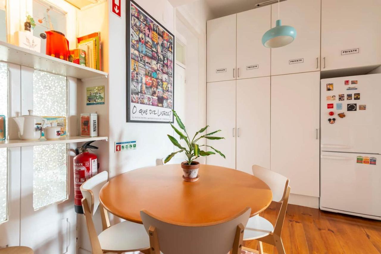 Say What Lisbon? — Street Art / Family Appartement *